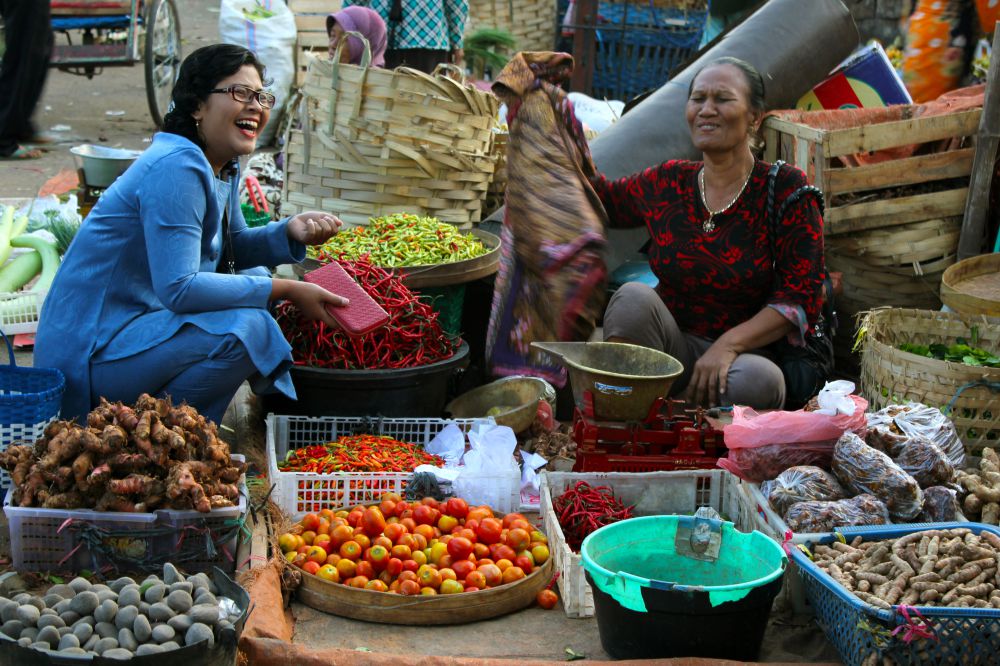 Aplikasi "Tuna Sathak Bathi Sanak dalam Berbisnis"
